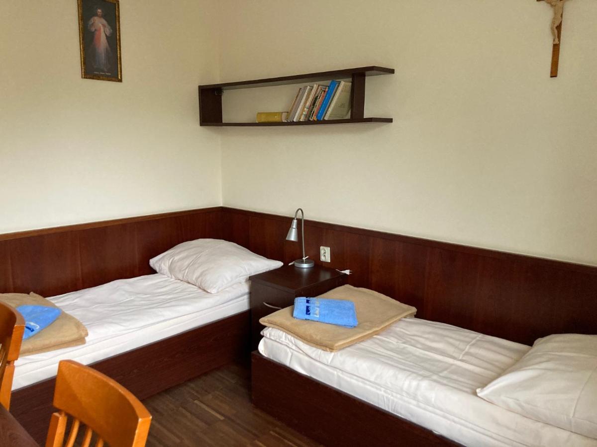 帕比亚尼采 Uroczysko Porszewice - Osrodek Konferencyjno-Rekolekcyjny酒店 外观 照片